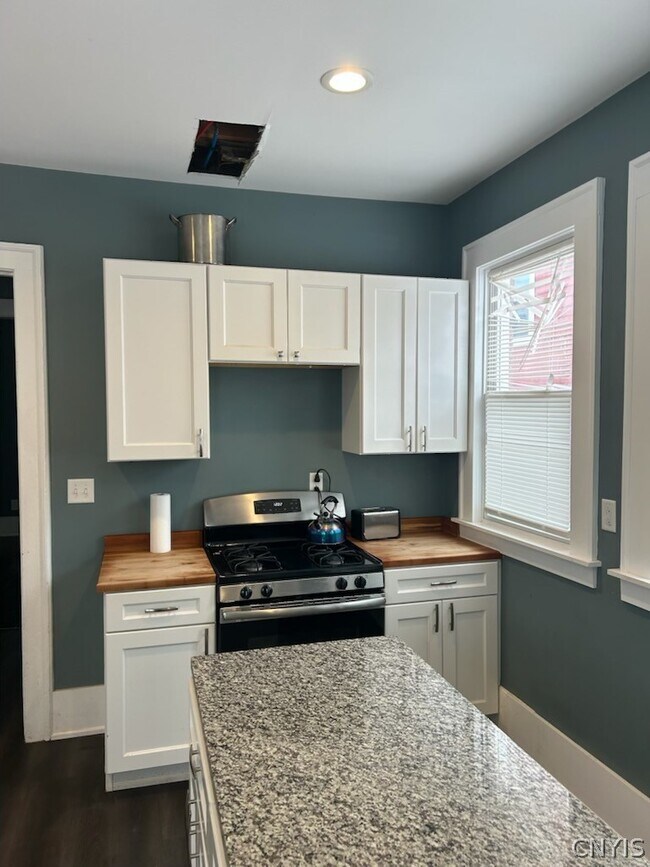 Building Photo - 942 Euclid Ave