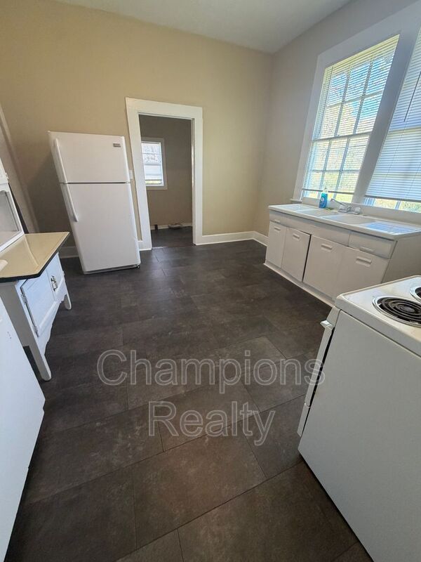 Building Photo - 27 Woodland Cir