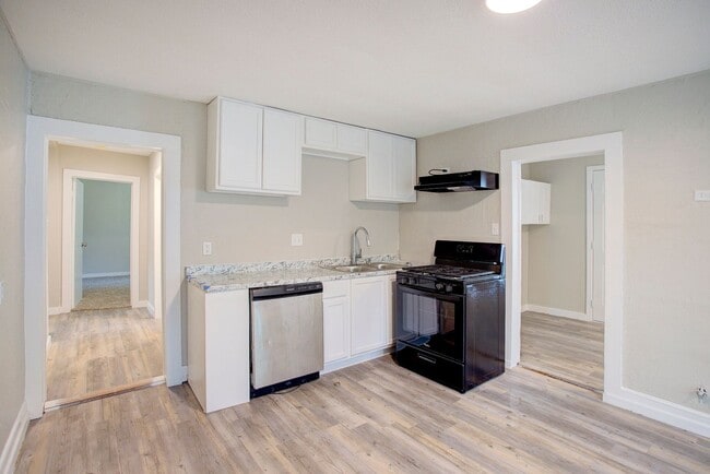 Building Photo - Coming Soon! Pet-Friendly 3BR Home with Large Backyard – Cleburne