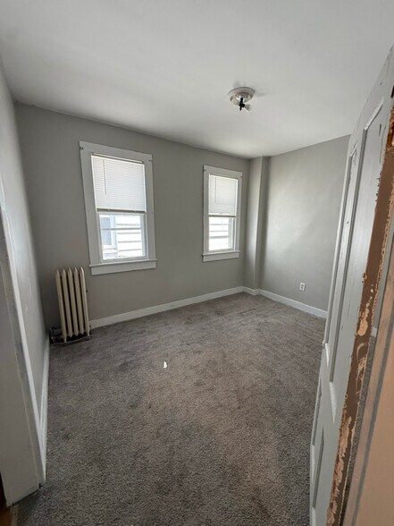 Building Photo - 1365 Capouse Ave