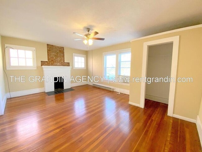 Building Photo - 1306 Patterson Ave SW