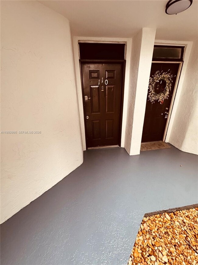 Building Photo - 211 Lake Pointe Dr