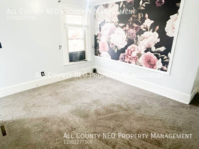 Building Photo - 1852 W 45th St