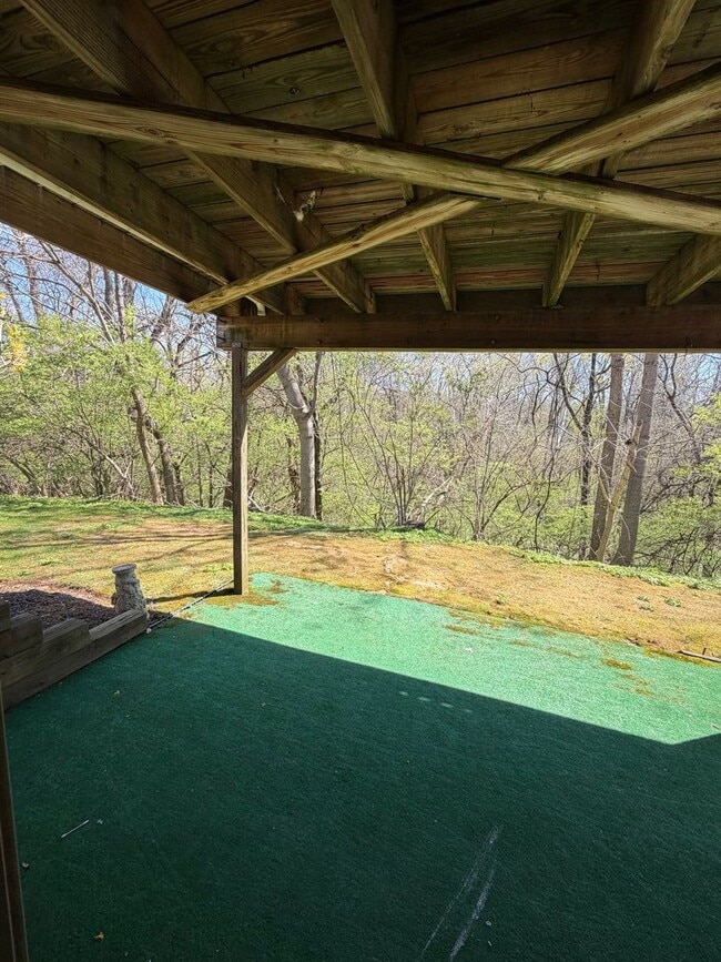 Building Photo - 3BR - WOODED VIEWS • FINISHED BASEMENT • BONUS LOFT • TE SCHOOL DISTRICT