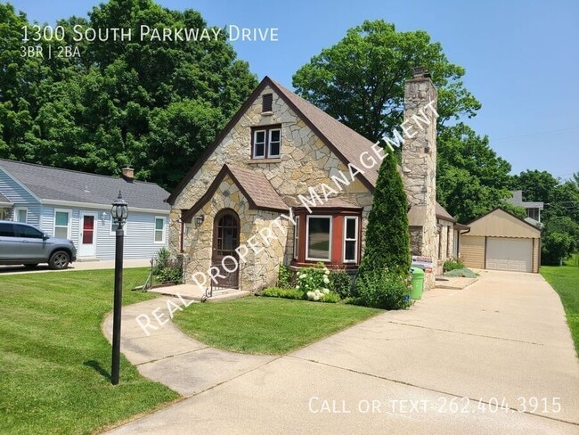 Primary Photo - 1300 Parkway Dr