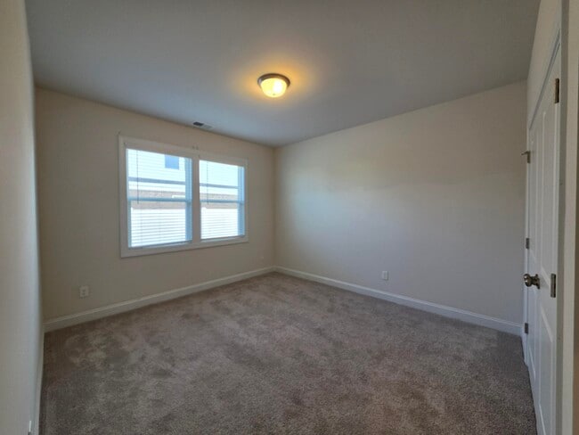 Building Photo - 3360 Rustic Dr