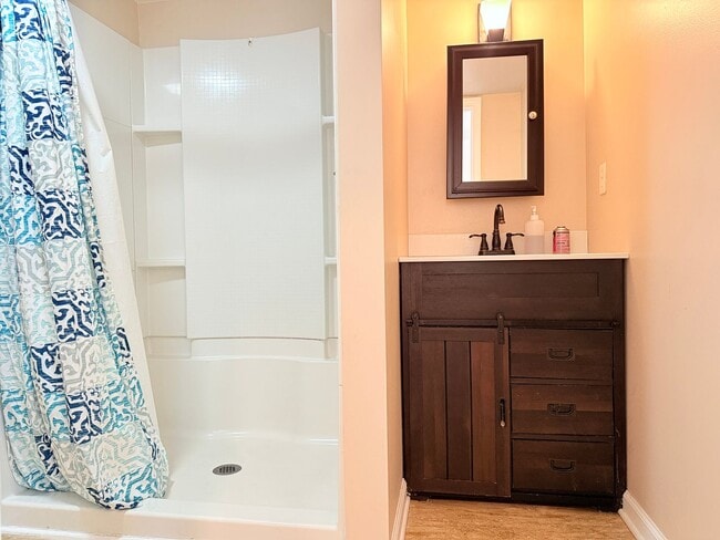 Building Photo - Modern Charm & Walkable Downtown Living in...