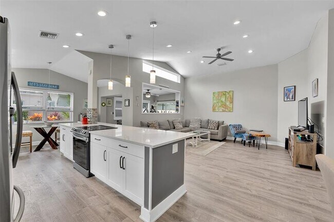Building Photo - 7917 Travelers Tree Dr