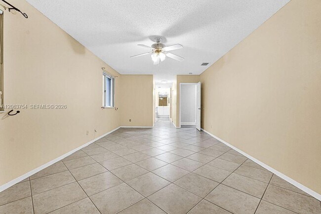 Building Photo - 1623 E Harmony Lake Cir