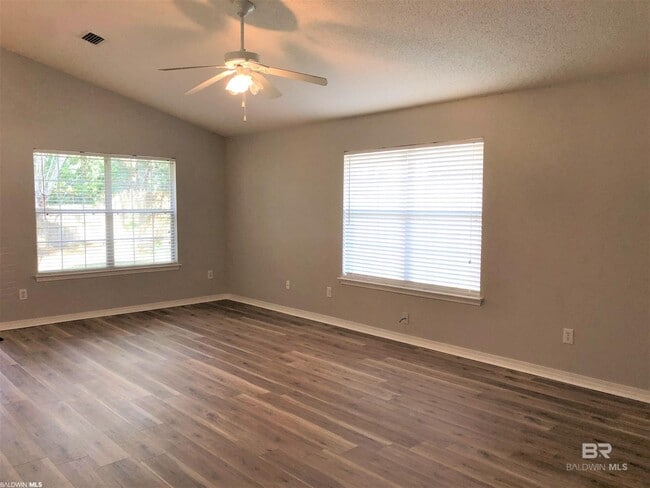 Building Photo - 9839 Hollowbrook Ave