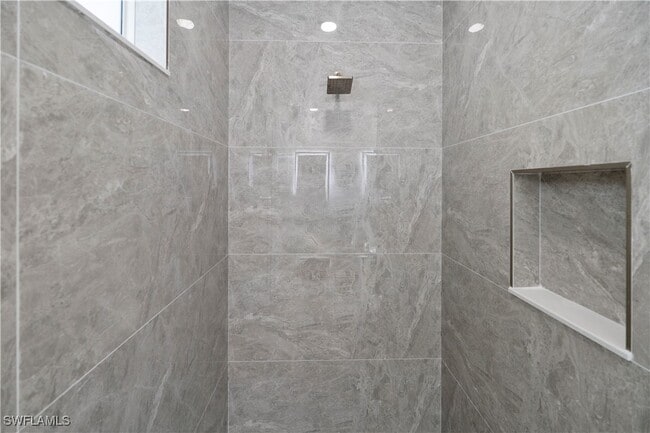 Building Photo - 918 Hollister Ave