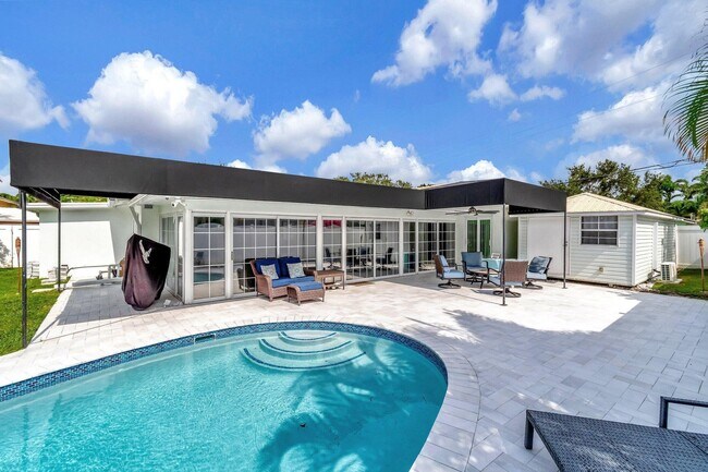 Building Photo - 4450 NE 23rd Ave