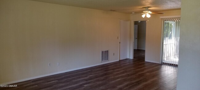 Building Photo - 8 Castle Manor Dr