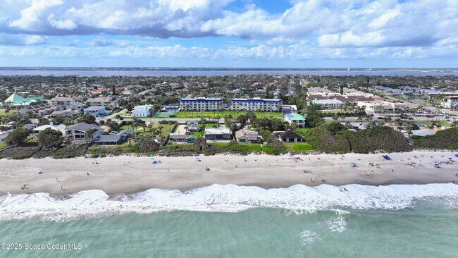 Building Photo - 2160 N Hwy A1A