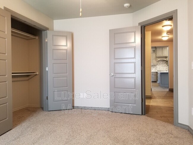 Building Photo - 1433 Kelley Pointe Pkwy