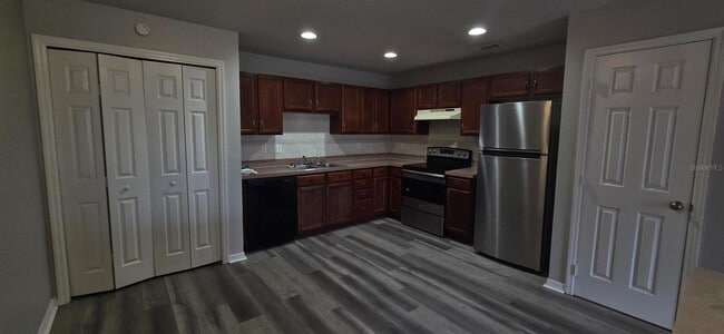 Building Photo - 2911 SE 52nd Ave