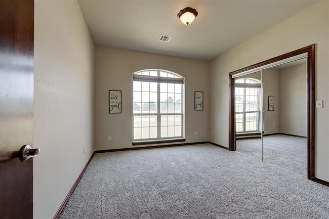 Building Photo - 1920 Fairway Dr