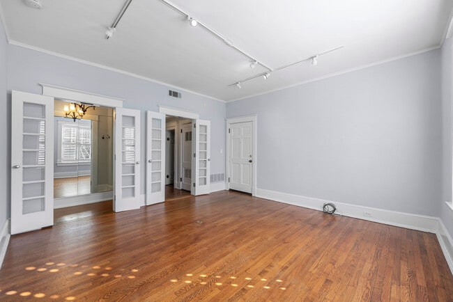 Building Photo - 3 Park Ln NE