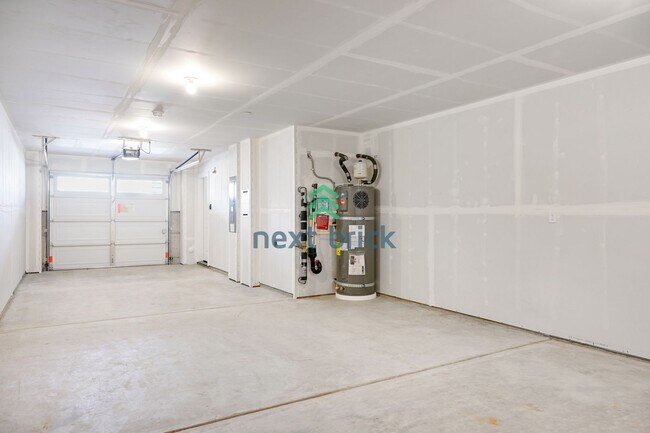 Building Photo - A fabulous 3 bedroom and 3 bathroom house