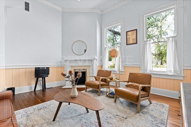 Building Photo - Beautiful Victorian Home in the Heart of S...