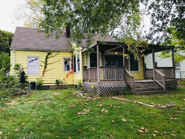 Building Photo - HOUSE CLOSE TO EVRYTHING YOU NEED.THIS HOME IS A MUST SEE!!!