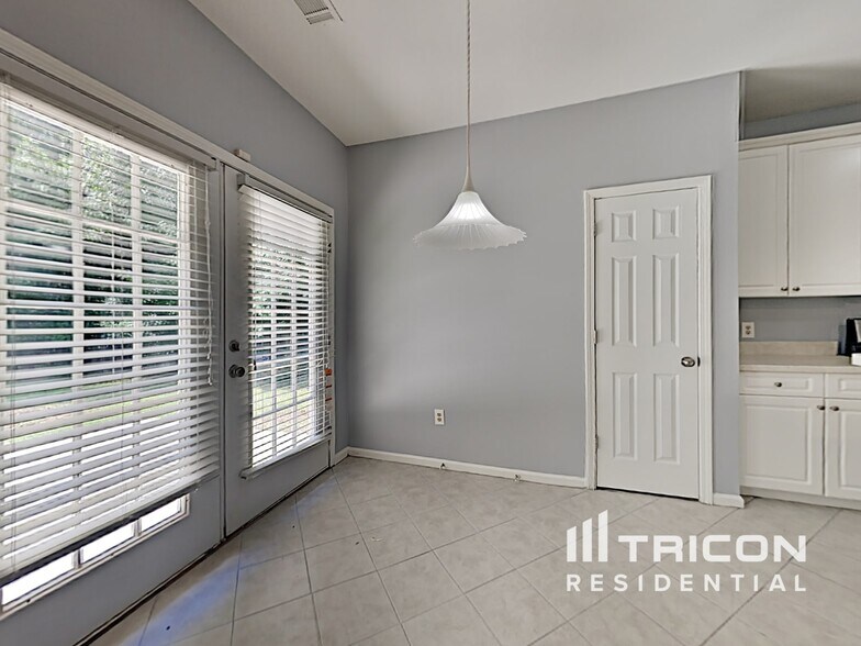 Building Photo - 325 Wisteria Blvd