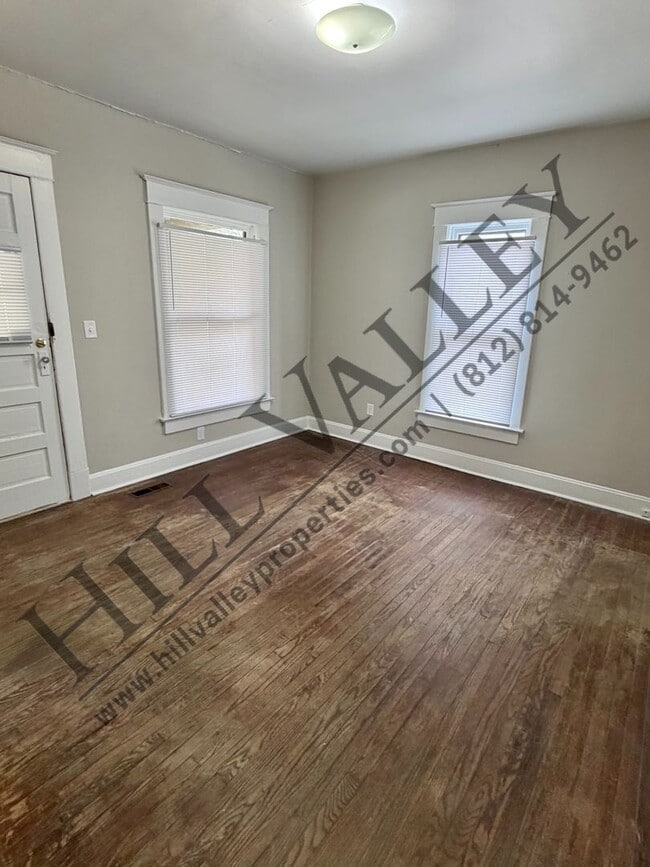 Building Photo - Two Bedroom House