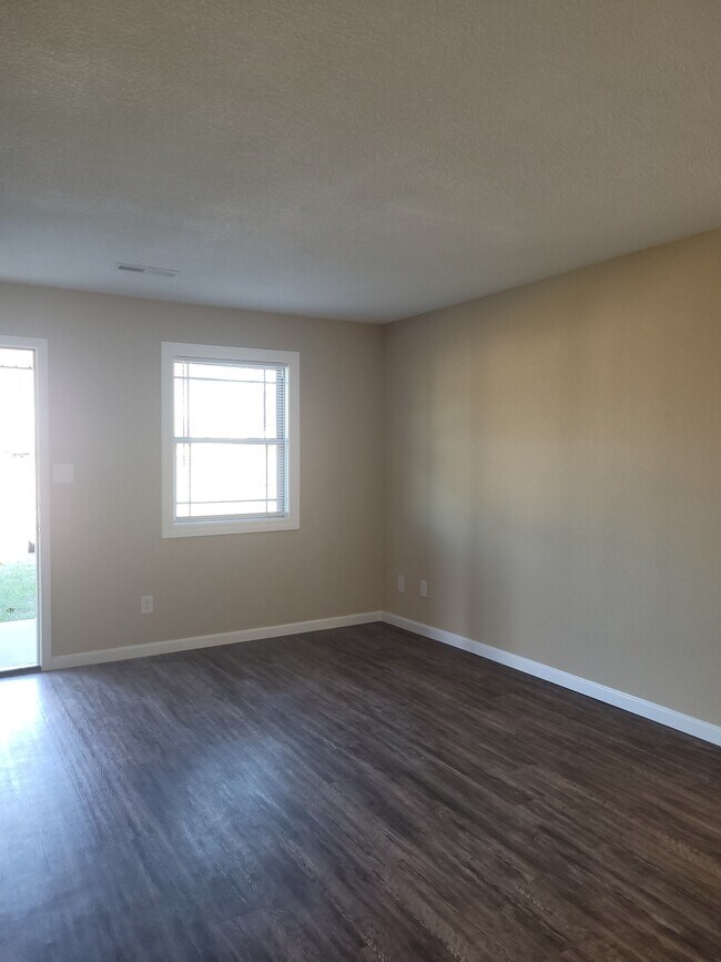 Building Photo - 819 Cherry St