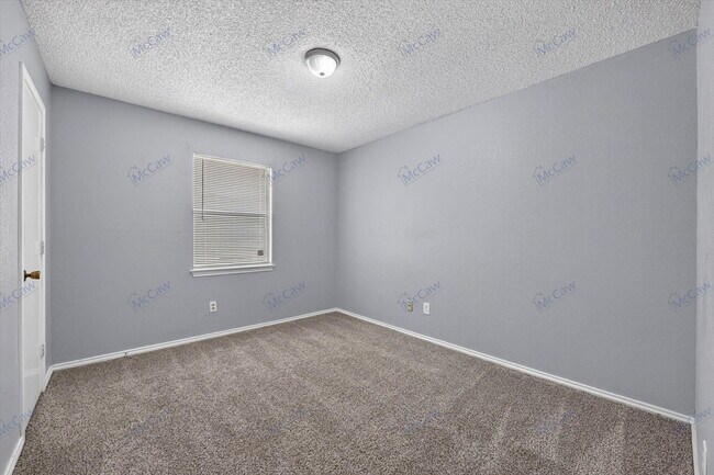 Building Photo - 2913 Green Ridge St