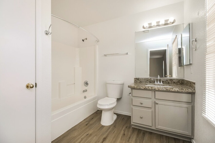 Building Photo - 650 E Woodsman Pl