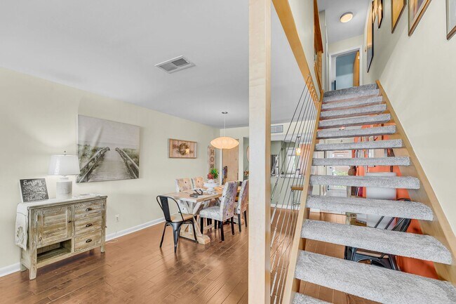 Building Photo - Coastal Living in the Heart of Folly Beach