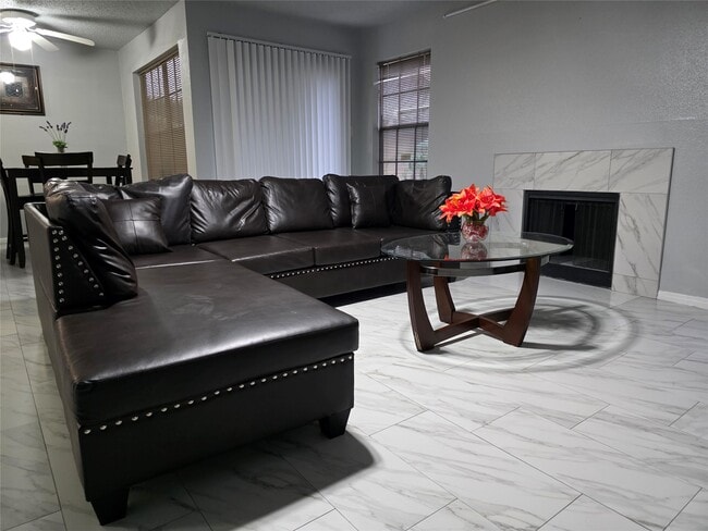 Building Photo - 2300 Old Spanish Trl