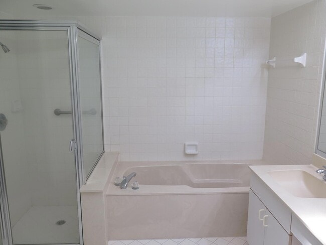 Building Photo - 2668 La Lique Cir