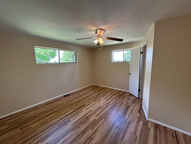 Building Photo - 718 Brassie Dr