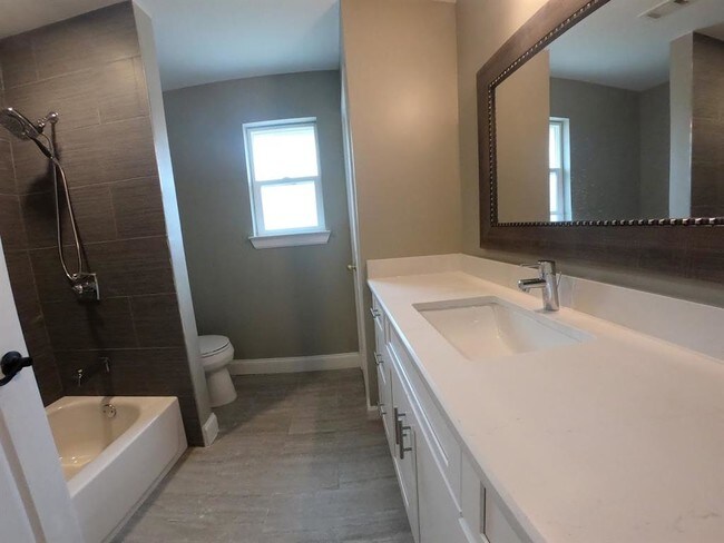 Building Photo - 10602 Riverview Dr