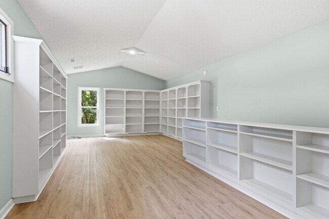 Building Photo - 304 Lord Granville Dr