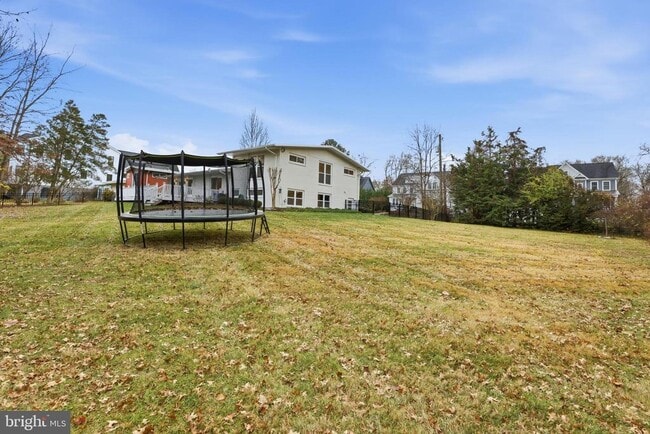 Building Photo - 6616 Beverly Ave