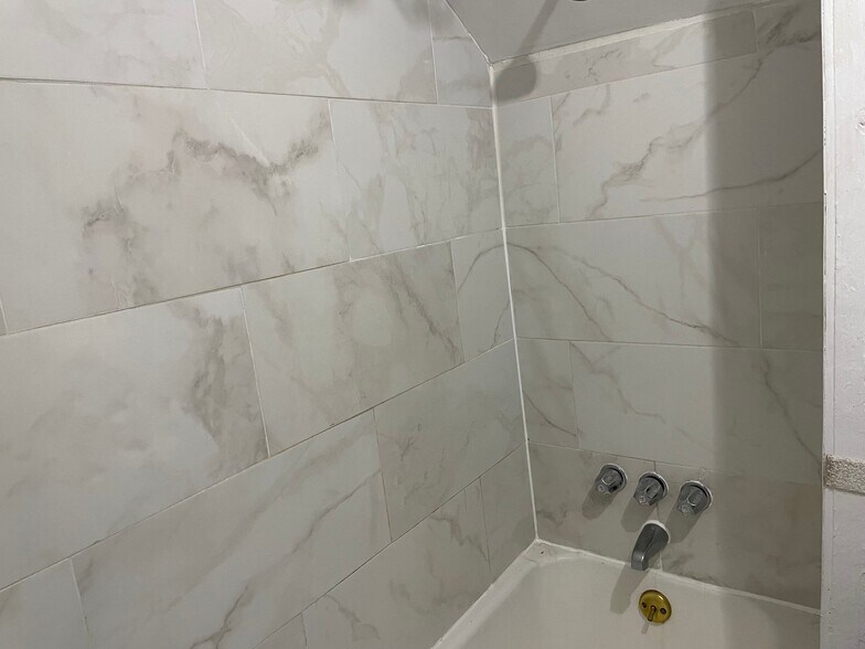 Building Photo - 746 Broughton St