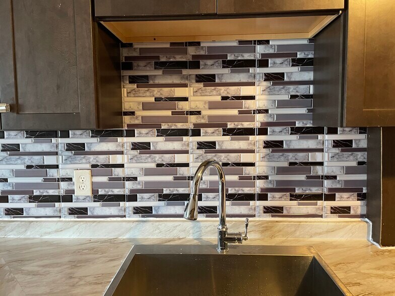 Building Photo - 160 Webber Ave