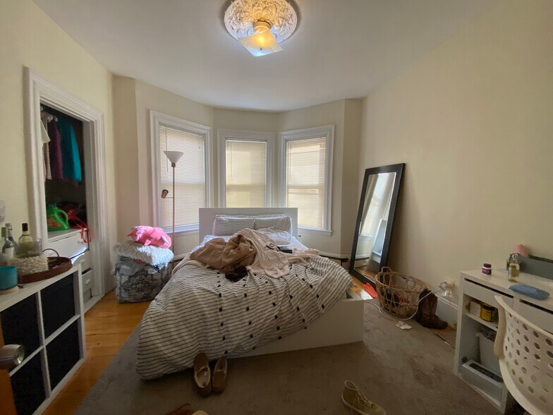 Building Photo - 103 Calumet St