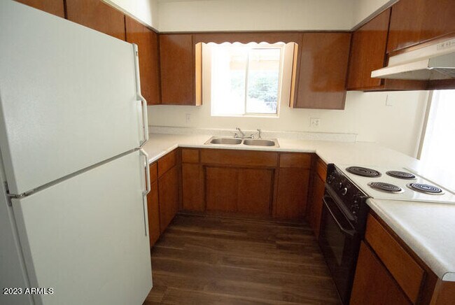 Building Photo - 1235 E Millett Ave