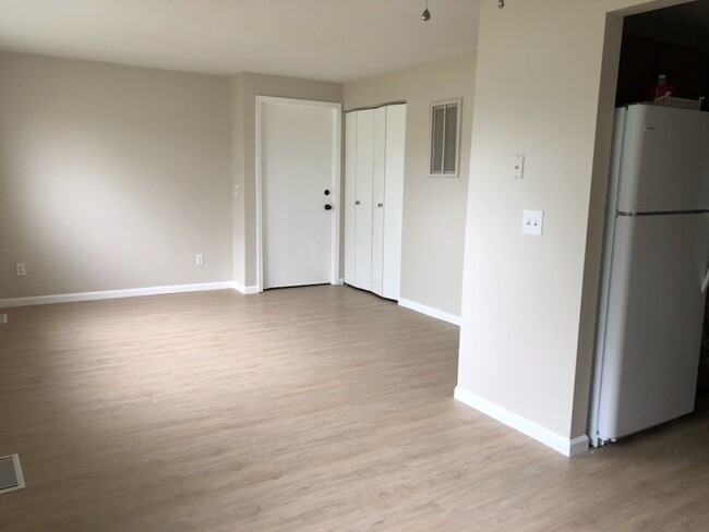 Building Photo - 3363 Mahoney Dr