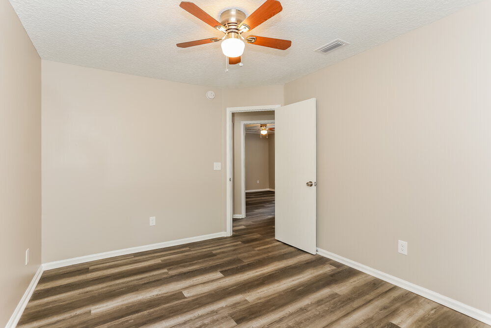 Building Photo - 3030 Caroline Crest Dr E