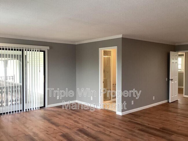 Building Photo - 563 Apex Dr