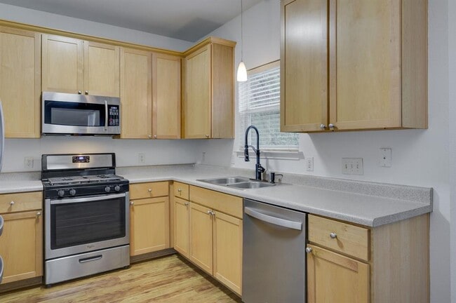 Building Photo - 1112 Sundrop Pl
