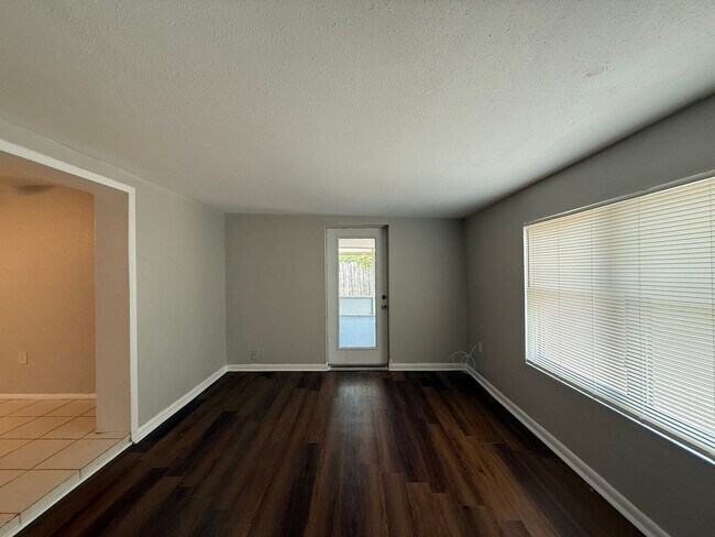 Building Photo - Available Now! Beautiful Single Family Por...