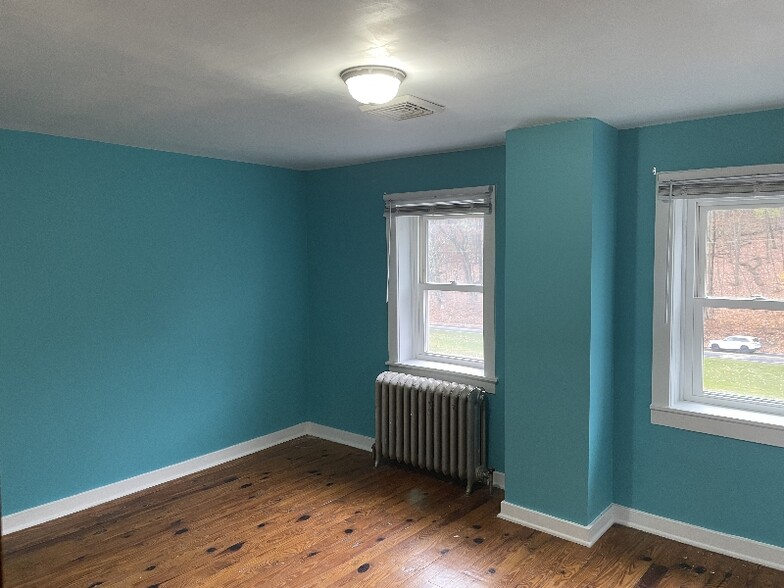 Building Photo - 913 Grange Rd