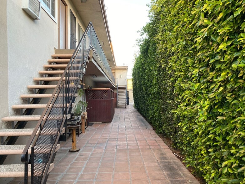 Primary Photo - 12750 Matteson Ave