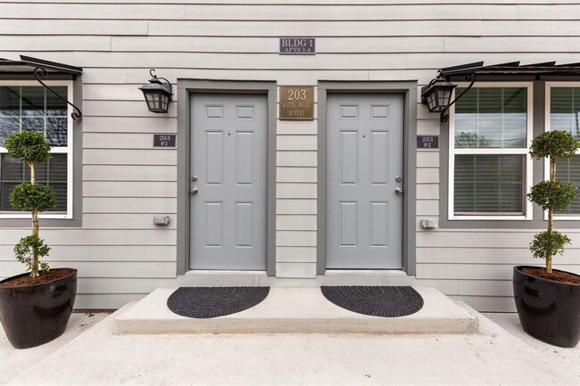 Building Photo - 203 N Milby St