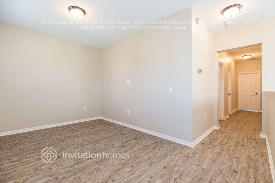 Building Photo - 9311 Meadow Hunt Way